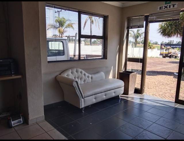 OFFICE PROPERTY TO RENT IN WOODMEAD